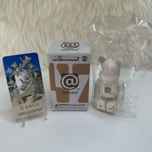 Bearbrick Series 47 Basic “R”